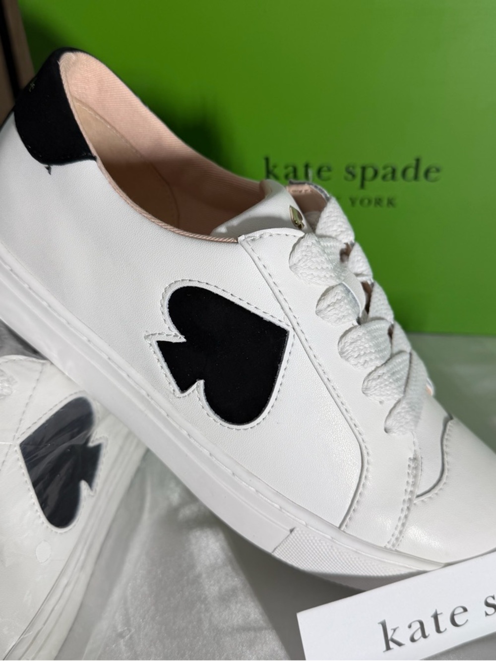 WOW NEW 💚 Kate Spade FEZ ♠️ White Leather Sneakers Black Spade logo silver metal